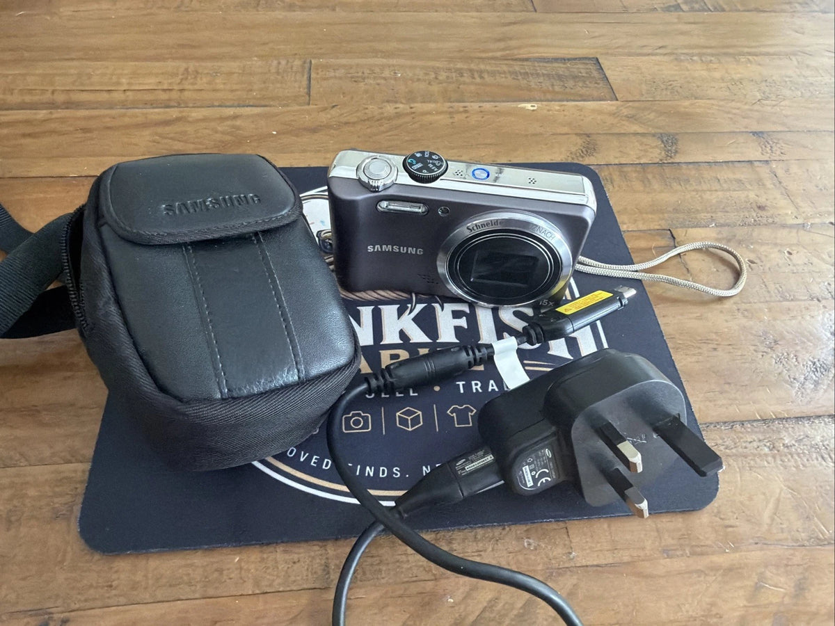 Samsung WB600 Compact Digital Camera with Charger and Carry Case