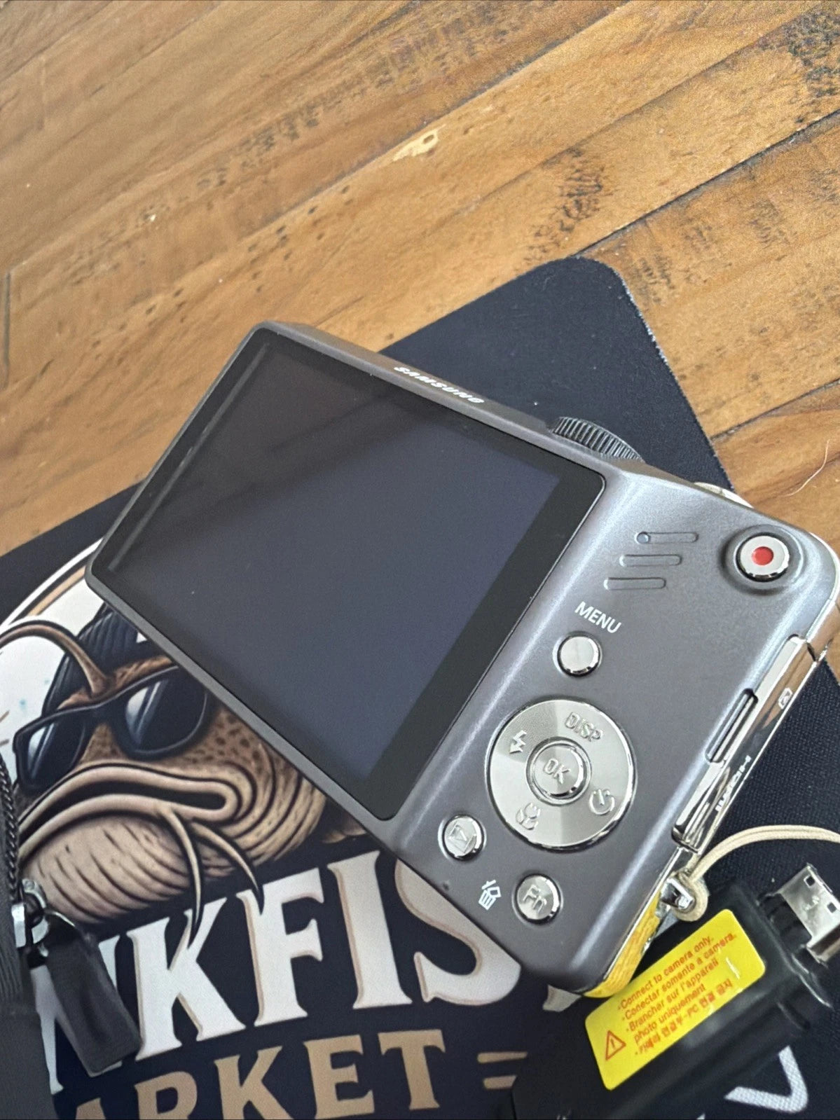 Samsung WB600 Compact Digital Camera with Charger and Carry Case