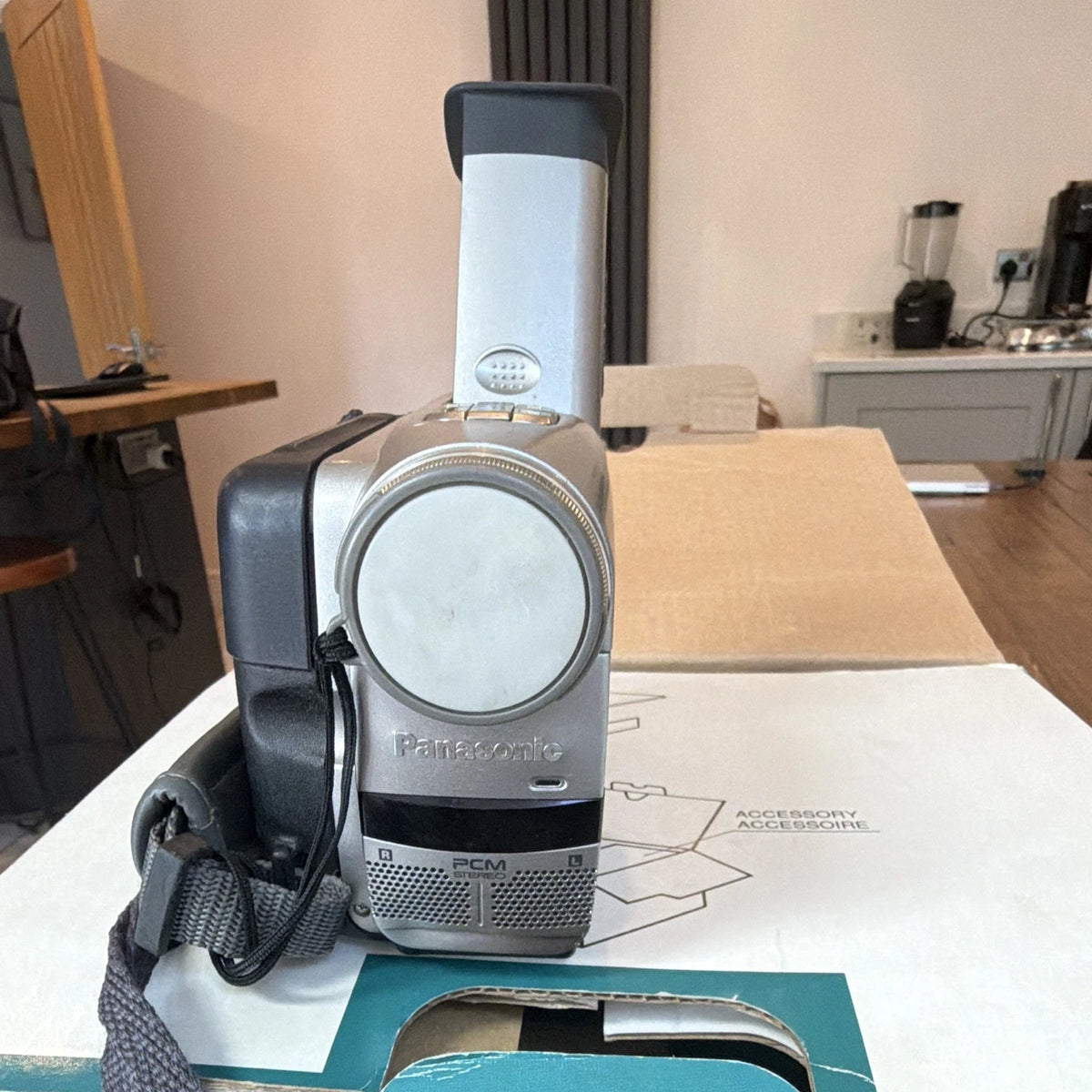Panasonic NV-DS1EG MiniDV PAL Camcorder 20x Zoom 4.0in DV/FireWire Silver