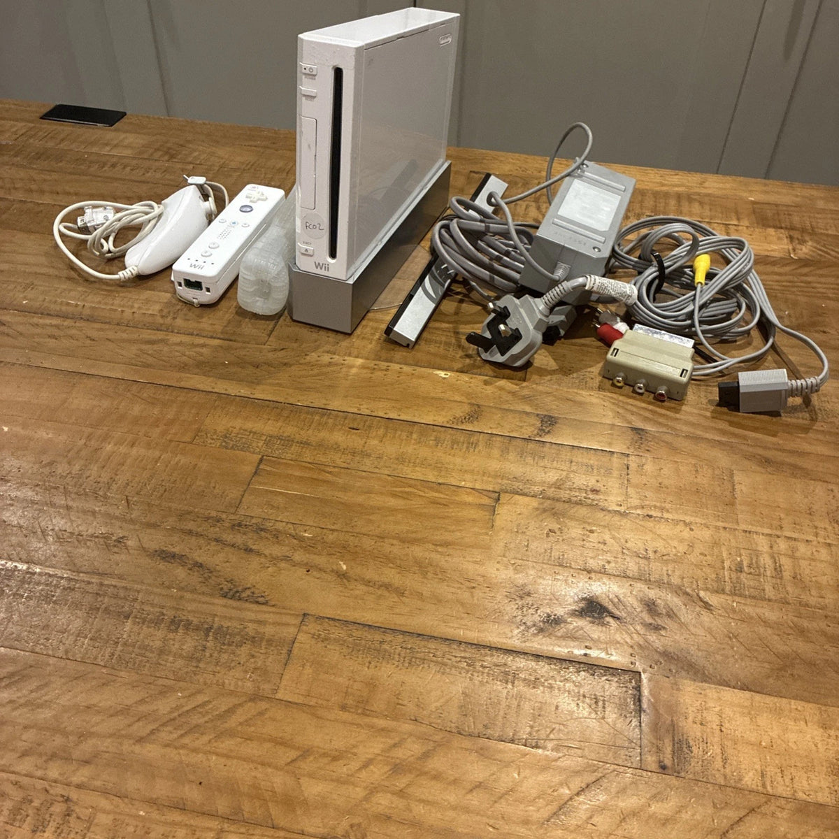 Nintendo Wii White Console Bundle With Leads, Controller & Nunchuck