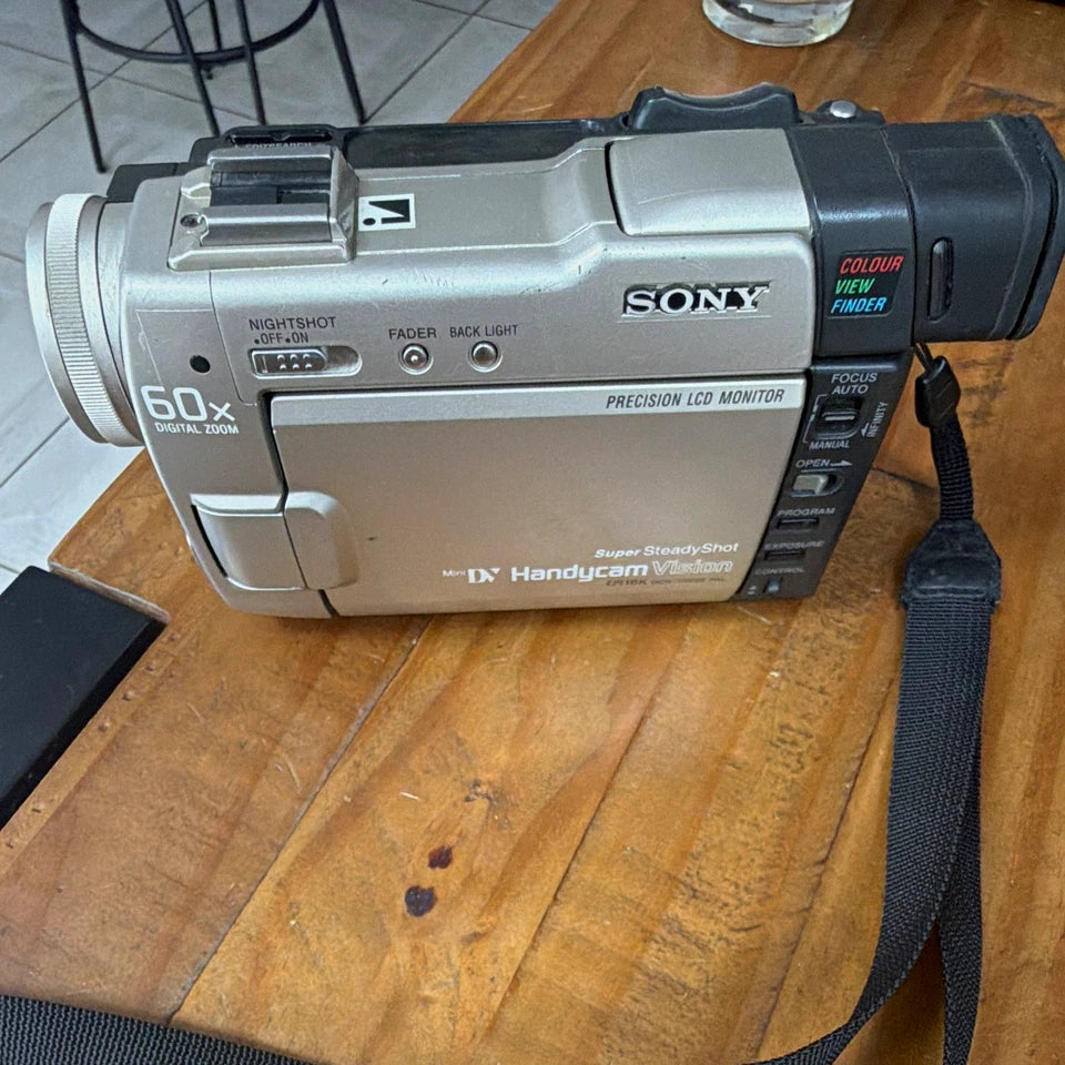 Sony Handycam Vision MiniDV Camcorder 20x/60x NightShot 5.5in LCD Silver Untested