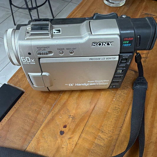 Sony Handycam Vision MiniDV Camcorder 20x/60x NightShot 5.5in LCD Silver Untested