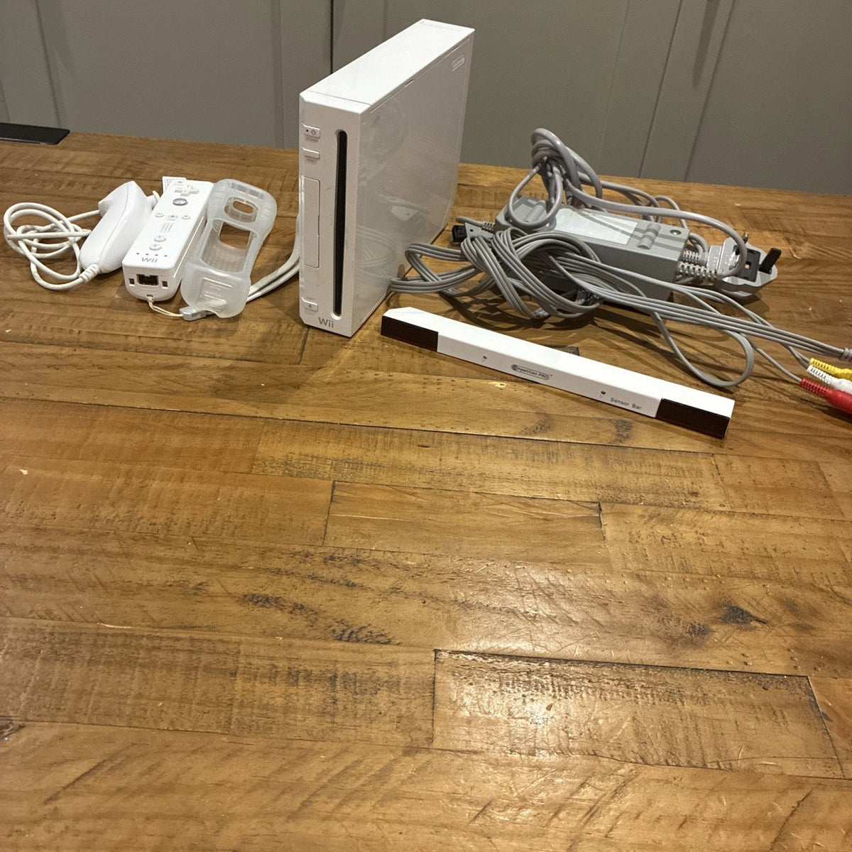 Nintendo Wii White Console Bundle With Controller, Nunchuk & Leads