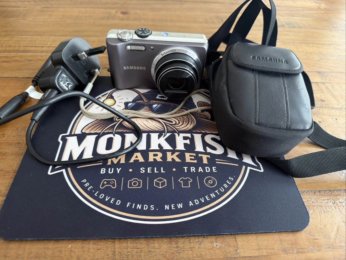 Samsung WB600 Compact Digital Camera with Charger and Carry Case