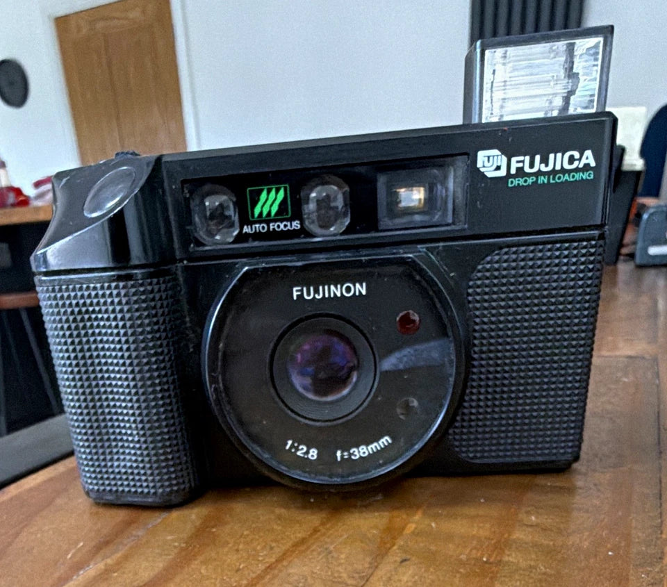 Fujica DL-100 35mm Point & Shoot Auto Focus Camera Built-in Flash Self-Timer UNTESTED