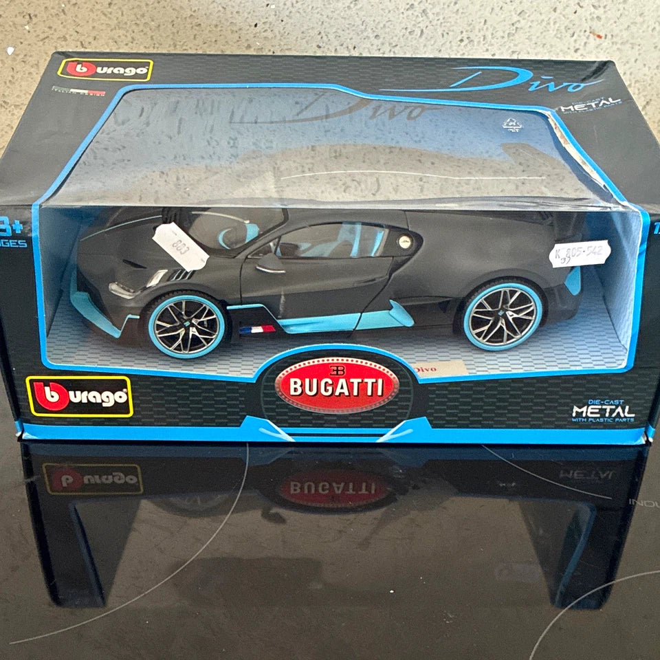 Bburago Bugatti Divo 1:18 Black/Blue Diecast Metal Model Car BRAND NEW IN BOX