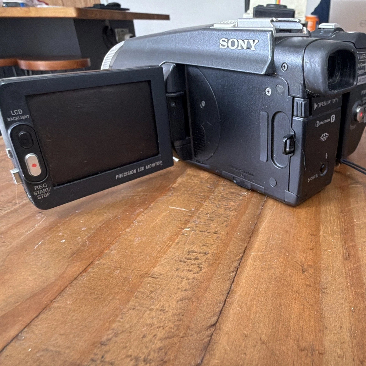 Sony Handycam DCR-TRV19E MiniDV Camcorder 3CCD Carl Zeiss 12x/48x LCD UNTESTED