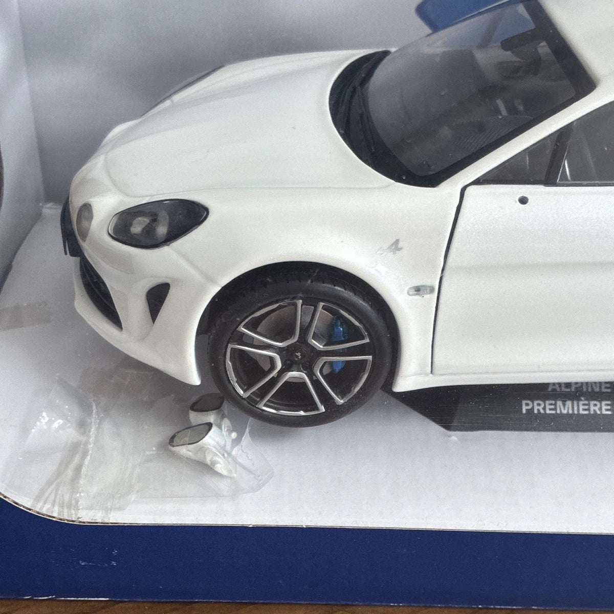 Solido Alpine A110 Premiere Edition 1:18 White Diecast Model Car Boxed S1801603