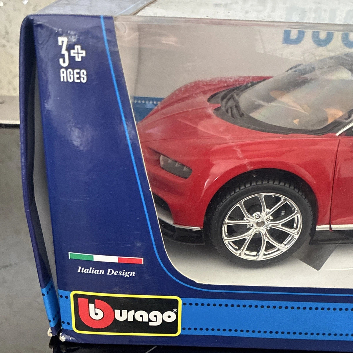 Bburago Bugatti Chiron 1:18 Red/Black Diecast Metal Model Car BRAND NEW