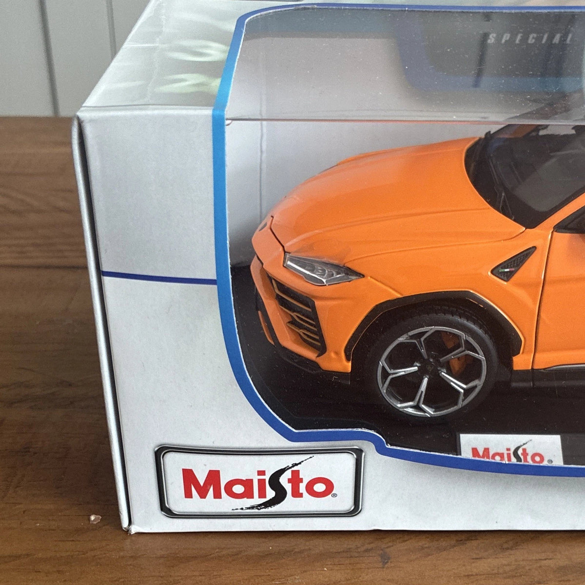 Maisto Special Edition Lamborghini Urus 1:18 Orange Diecast New In Box