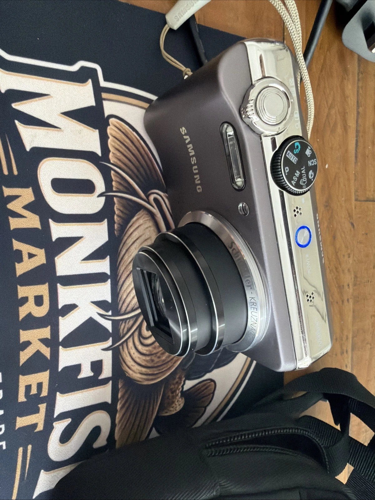Samsung WB600 Compact Digital Camera with Charger and Carry Case