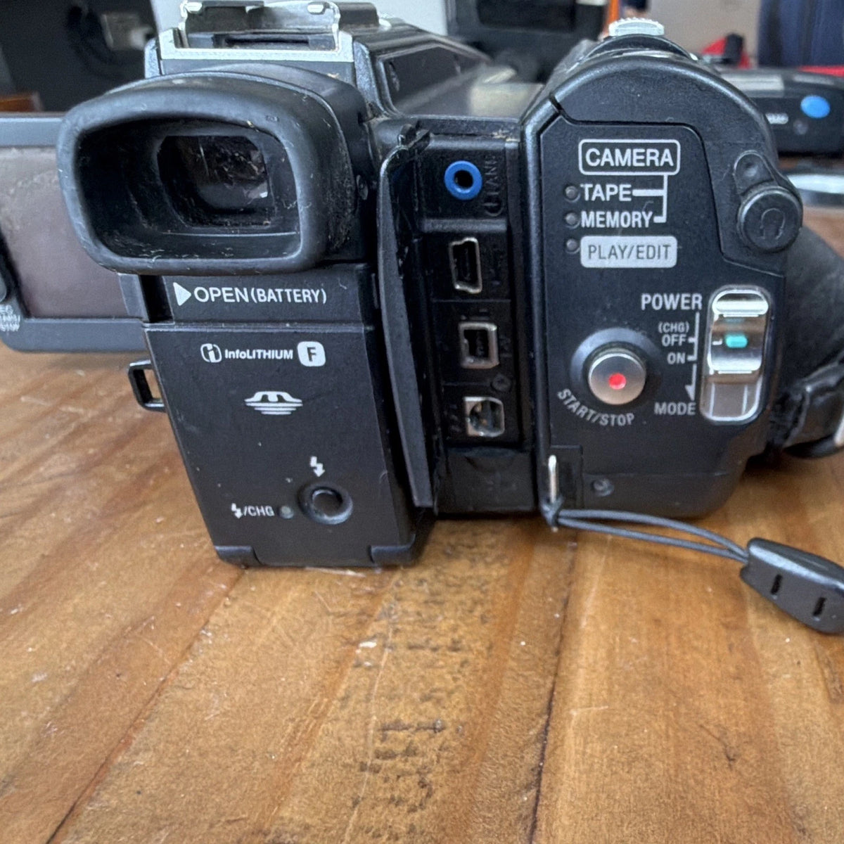 Sony Handycam DCR-TRV19E MiniDV Camcorder 3CCD Carl Zeiss 12x/48x LCD UNTESTED