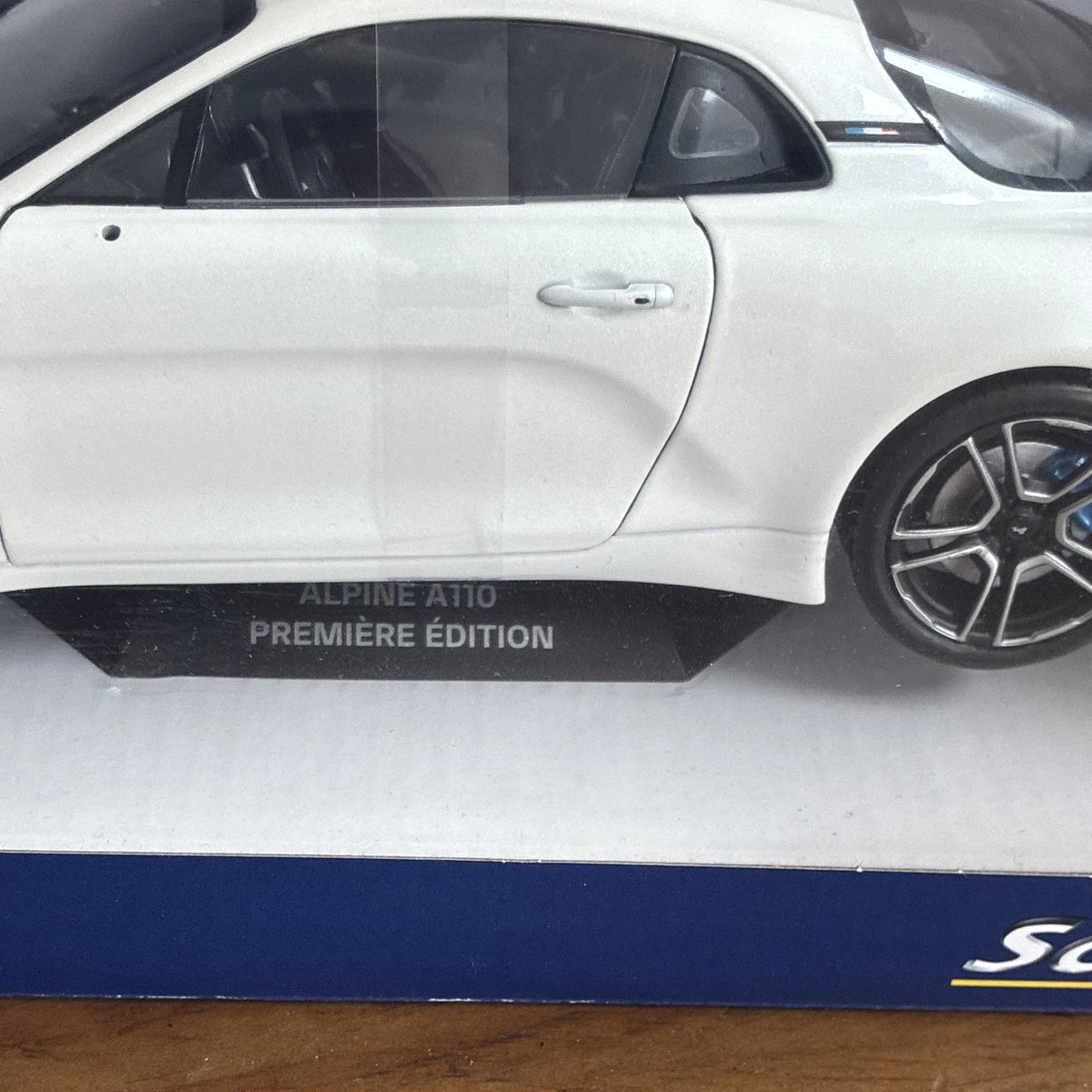 Solido Alpine A110 Premiere Edition 1:18 White Diecast Model Car Boxed S1801603