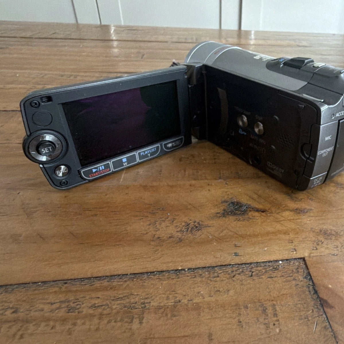 Canon VIXIA HF200 HD Handheld Camcorder 15x/300x 2.7in LCD SDHC HDMI UNTESTED