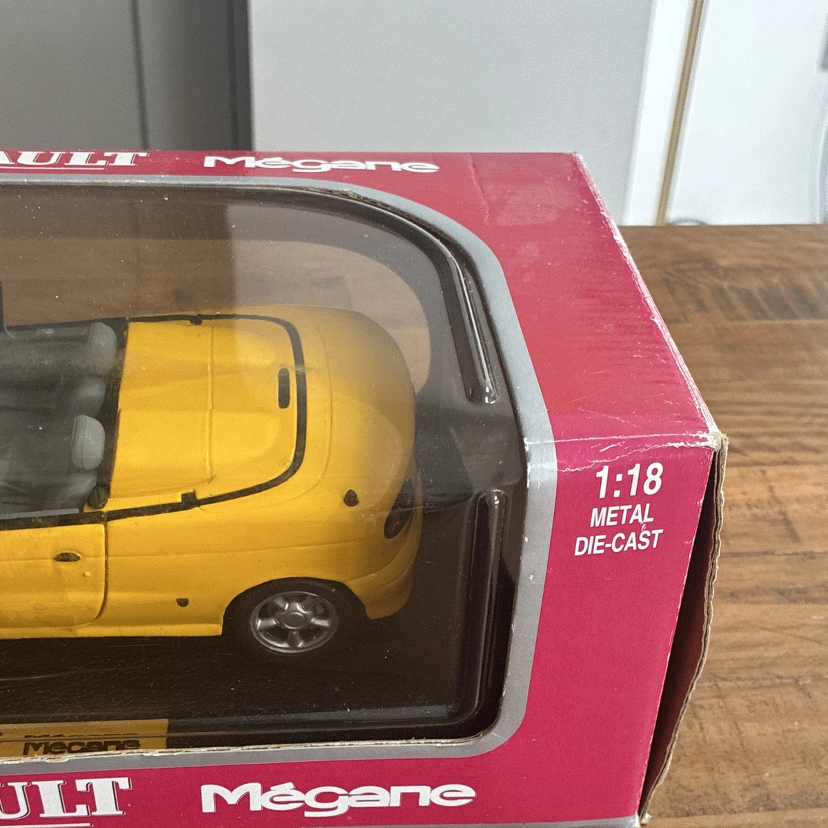 Anson Renault Megane 1999 1:18 Yellow/Black Diecast Metal Model Car New In Box