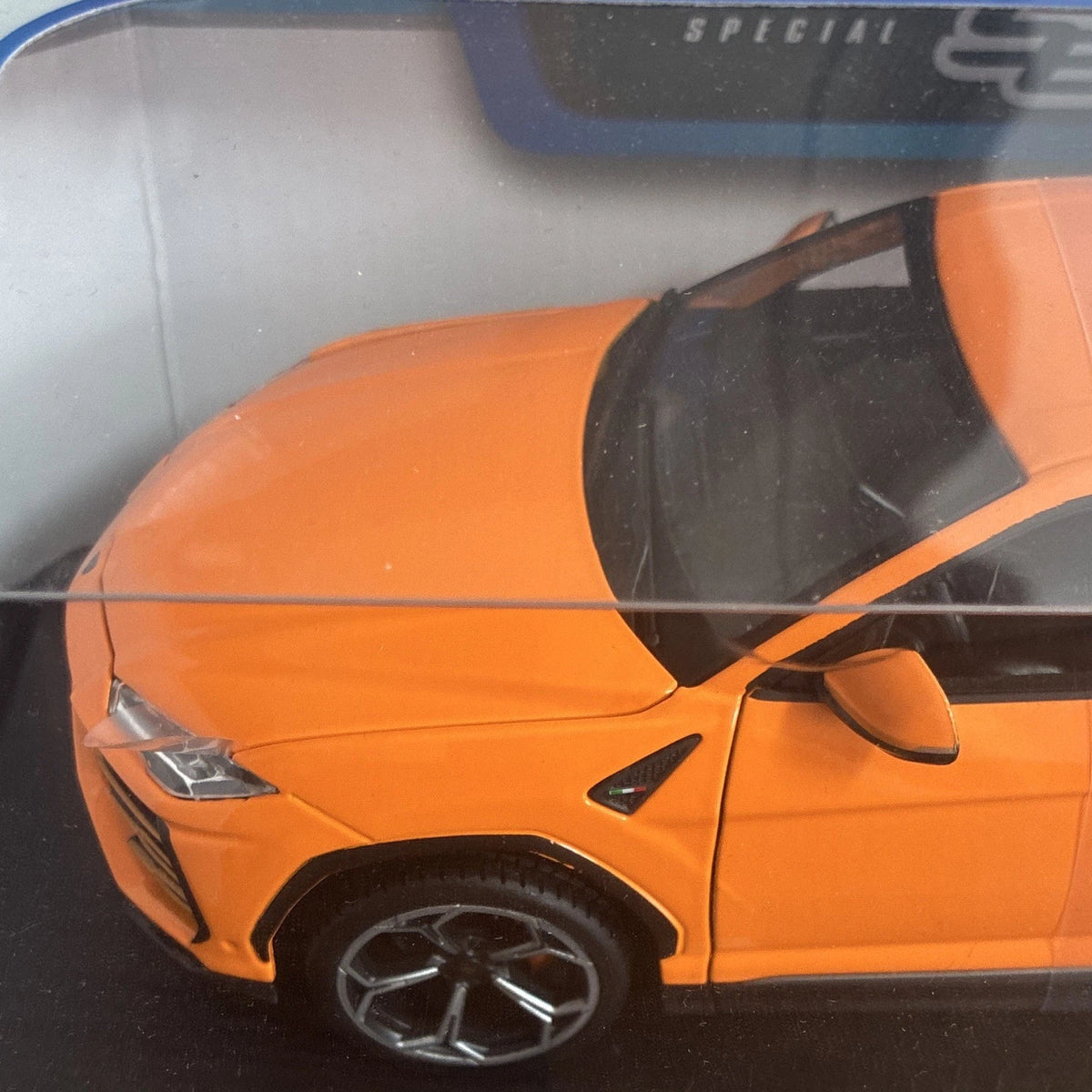 Maisto Special Edition Lamborghini Urus 1:18 Orange Diecast New In Box