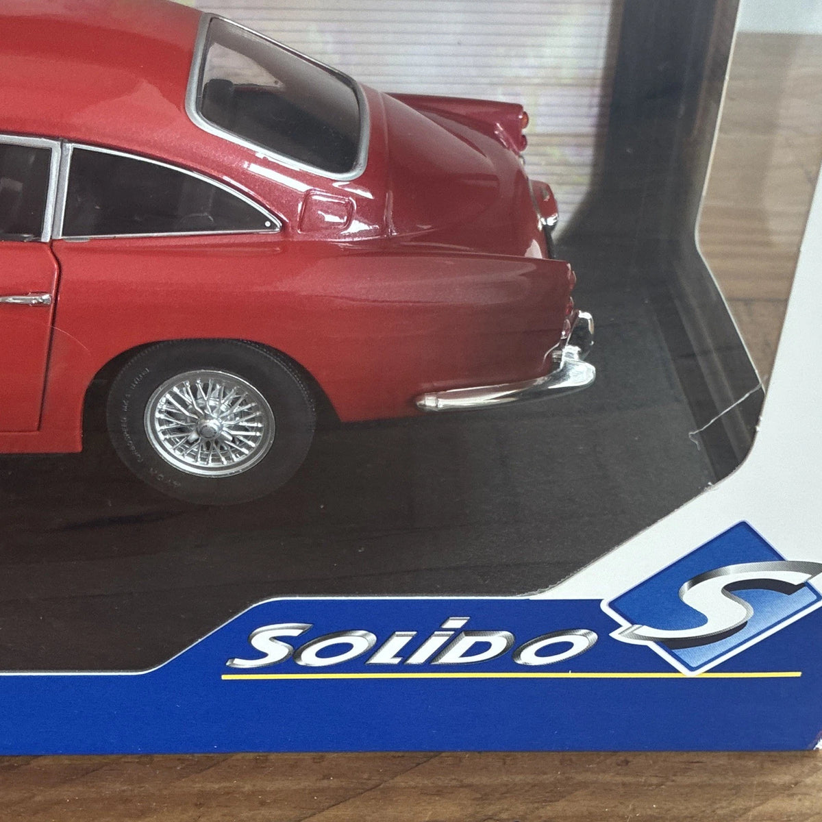 Solido Aston Martin DB5 1964 1:18 Red Diecast Model Car Boxed S1801507 BRAND NEW