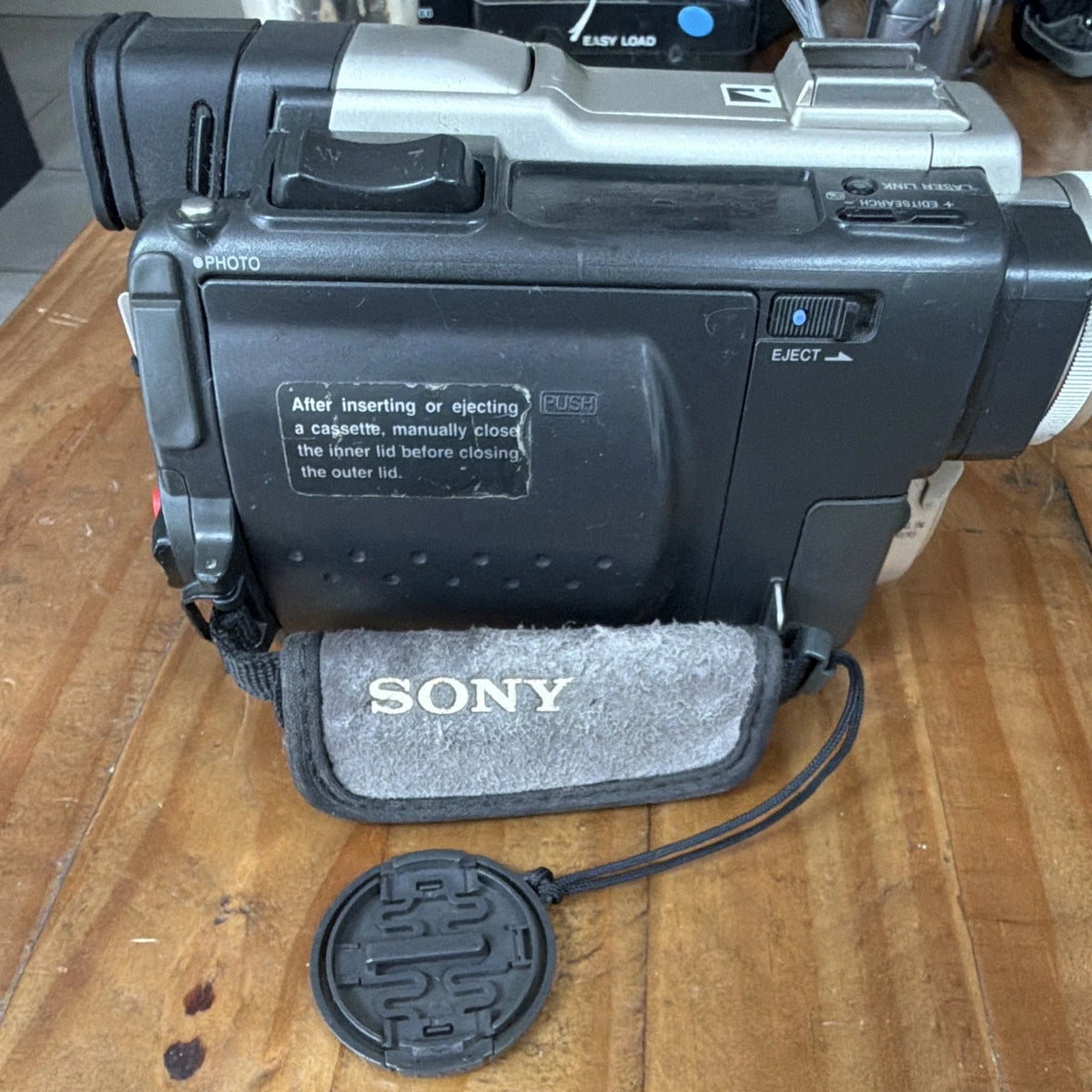 Sony Handycam Vision MiniDV Camcorder 20x/60x NightShot 5.5in LCD Silver Untested