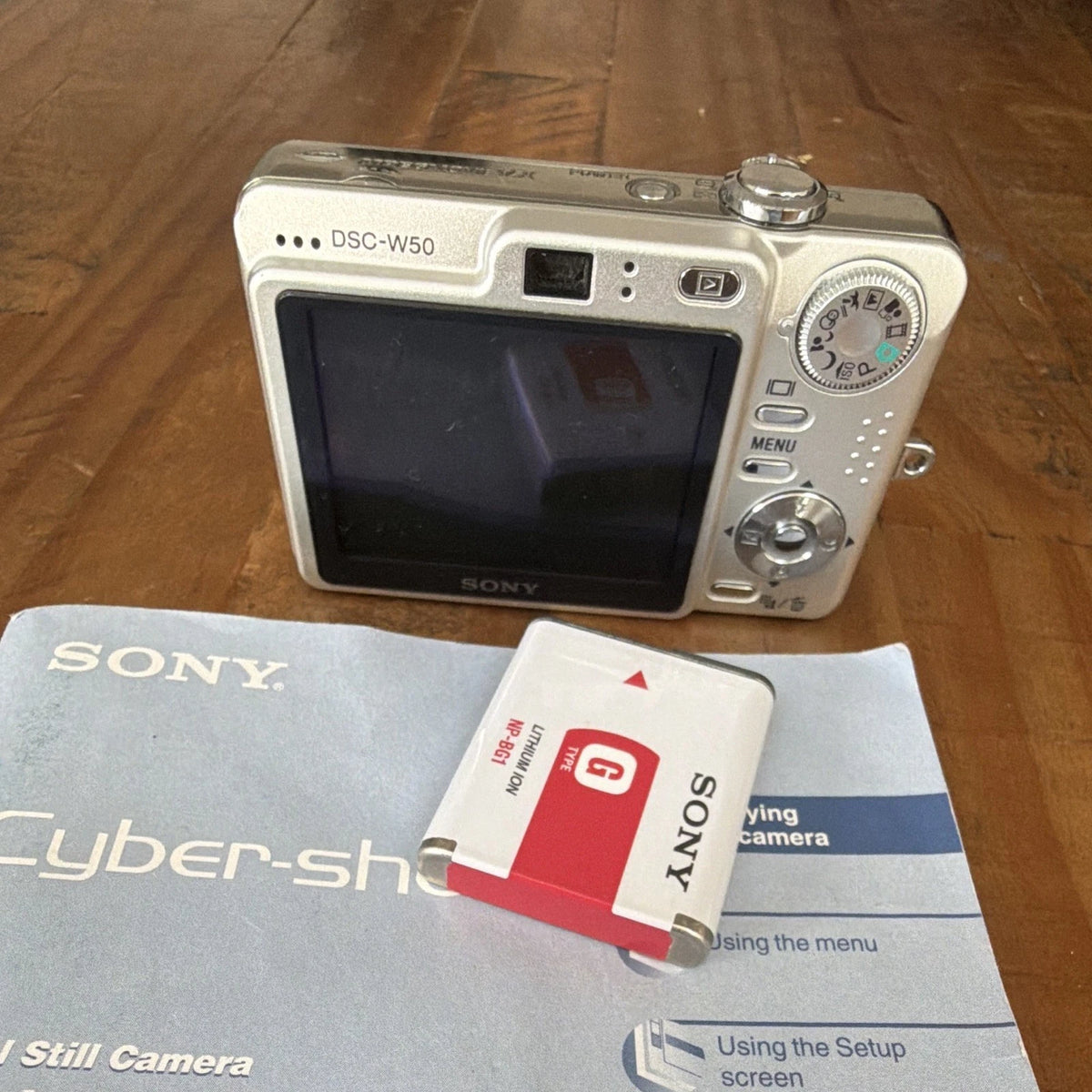 Sony Cyber-shot DSC-W50 Silver Compact Camera 6.0MP 3x/6x Flash USB 2.5in UNTESTED