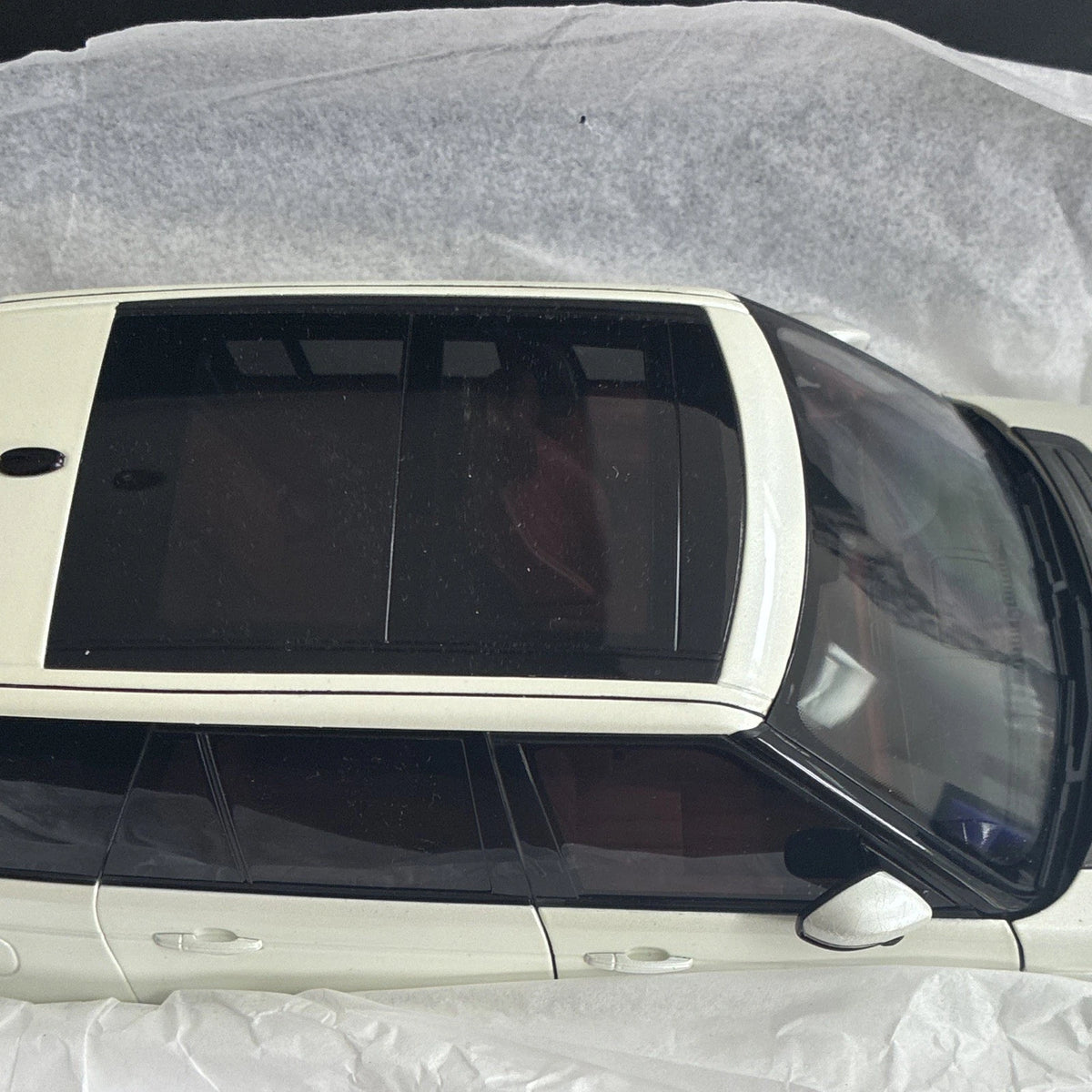 GT Autos Land Rover Range Rover 2017 1:18 White/Black Diecast GTAU015B New In Box