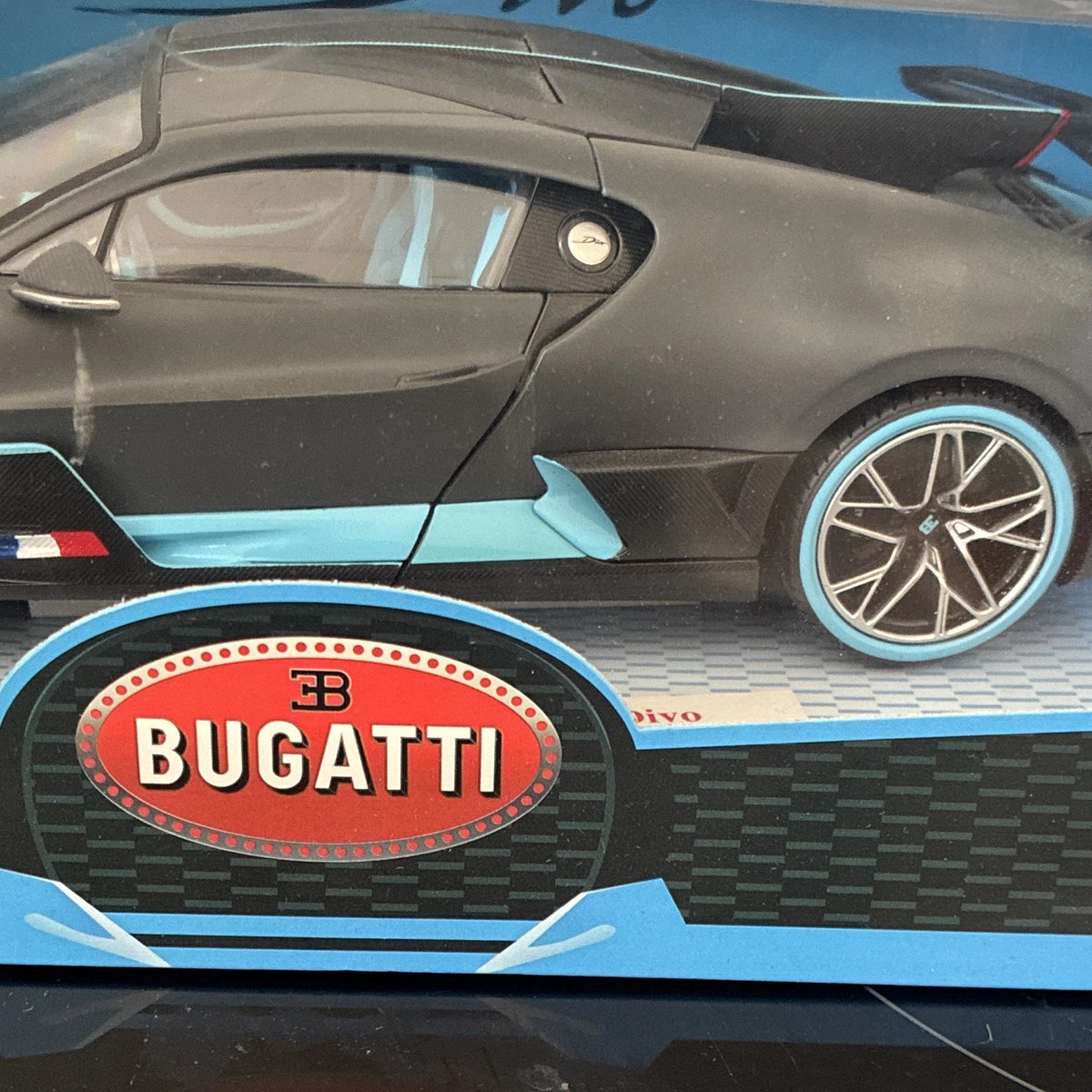 Bburago Bugatti Divo 1:18 Black/Blue Diecast Metal Model Car BRAND NEW IN BOX