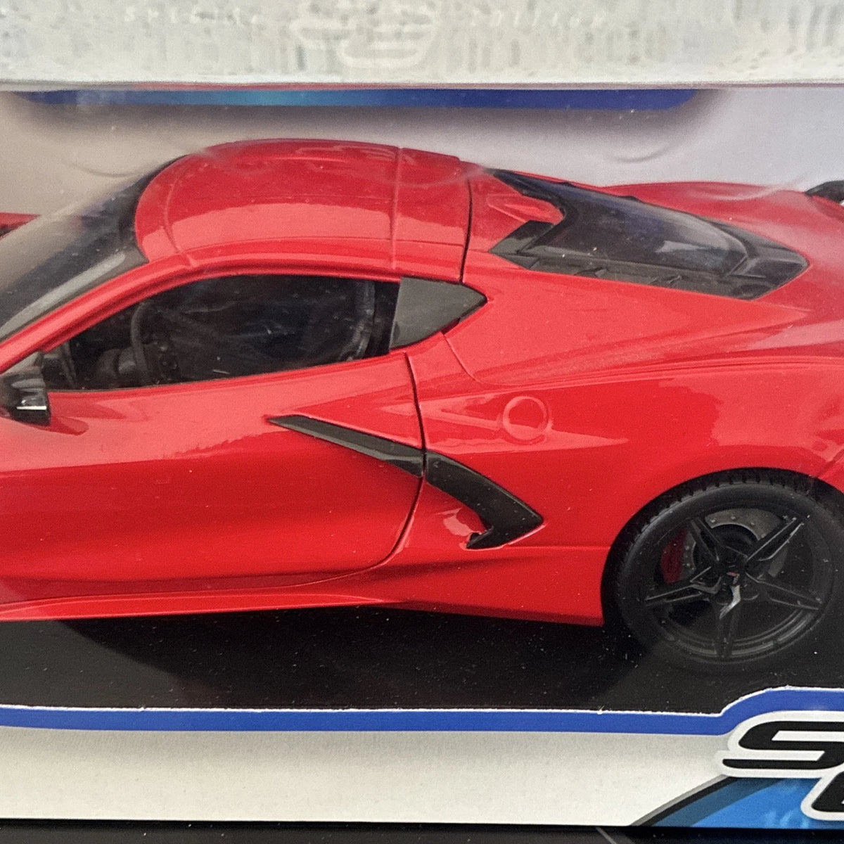 Maisto Special Edition Chevrolet 1:18 Red Diecast Car Opening Doors 46629 BRAND NEW