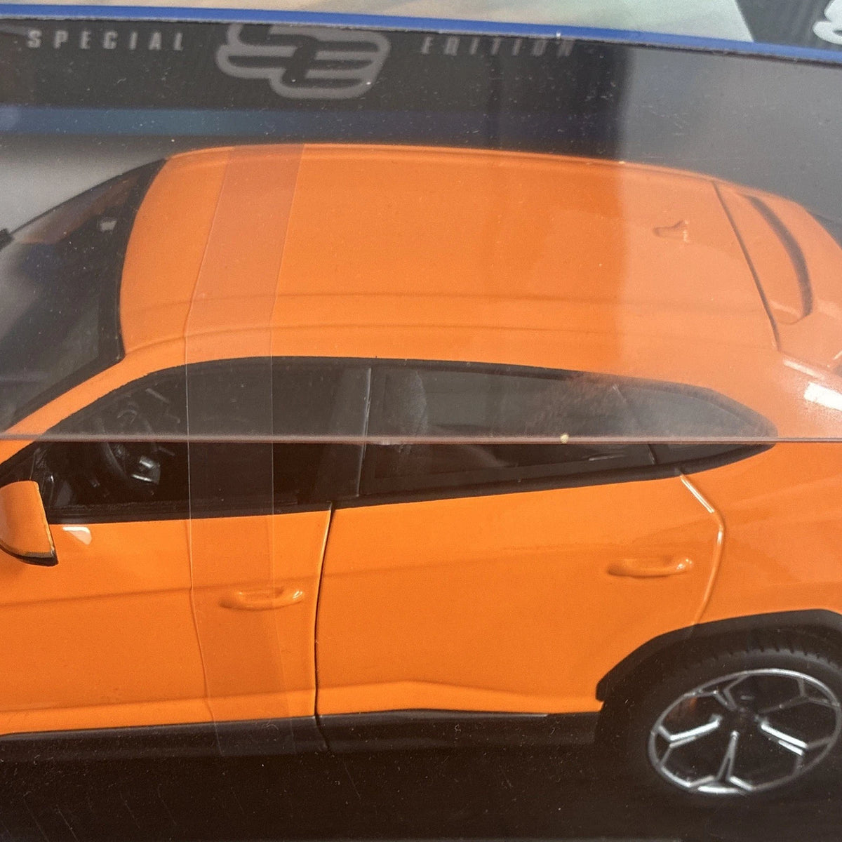 Maisto Special Edition Lamborghini Urus 1:18 Orange Diecast New In Box