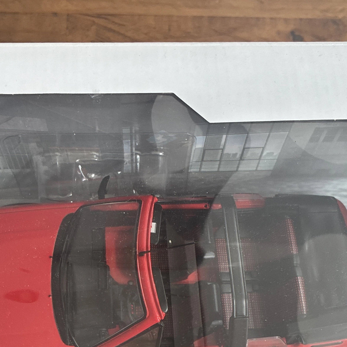 Solido Peugeot 205 CTI 1989 1:18 Red/Black Diecast Model Car With Stand BRAND NEW