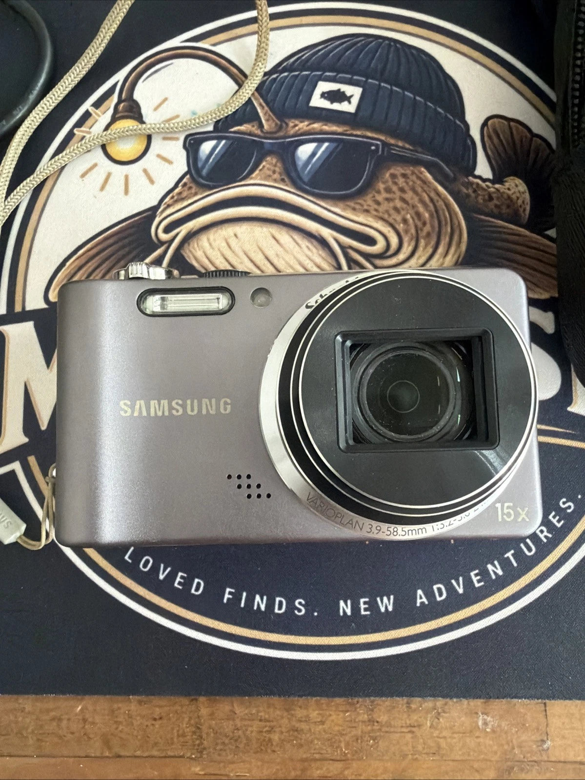 Samsung WB600 Compact Digital Camera with Charger and Carry Case
