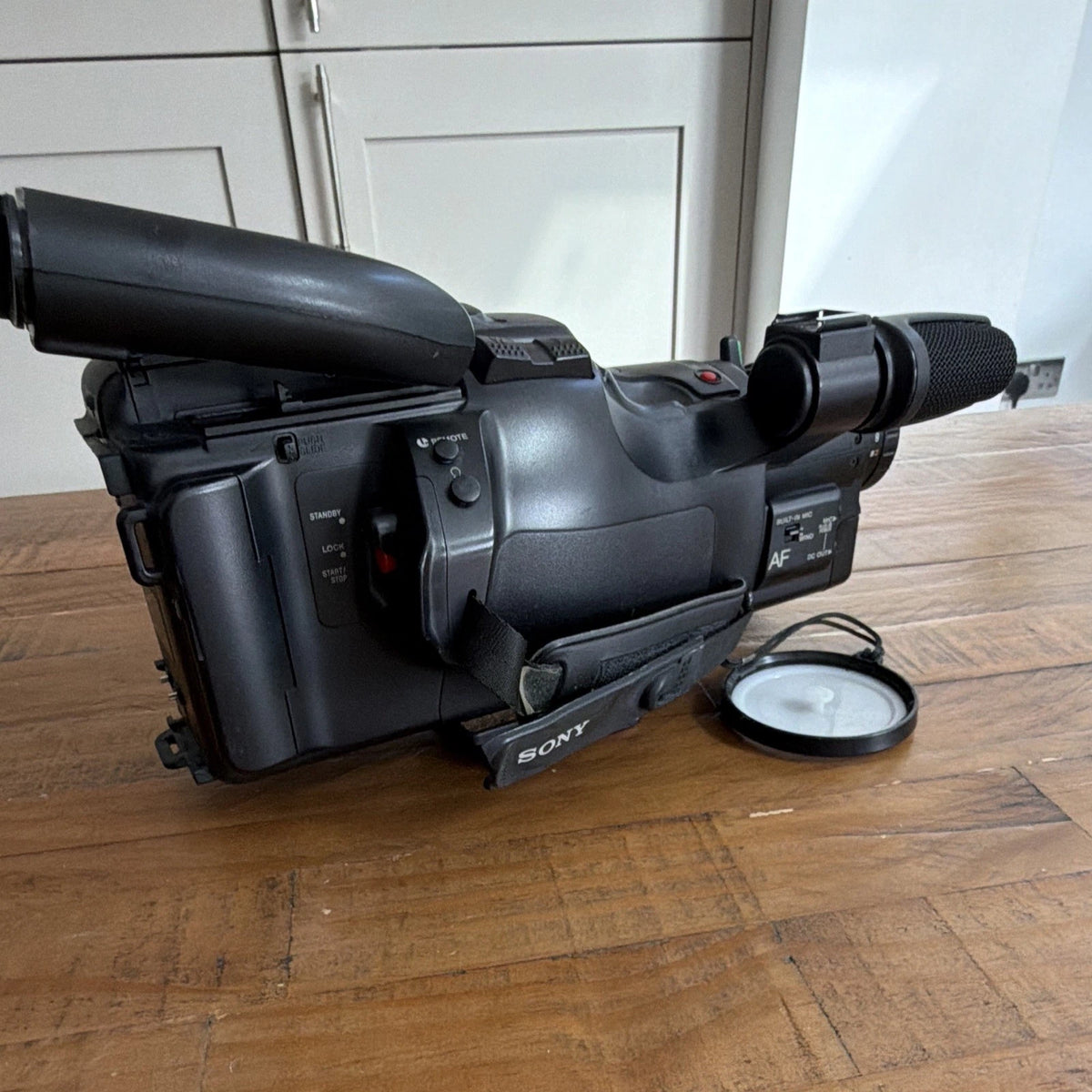 Sony Handycam CCD-v600e Video Hi8 No Battery Included Untested