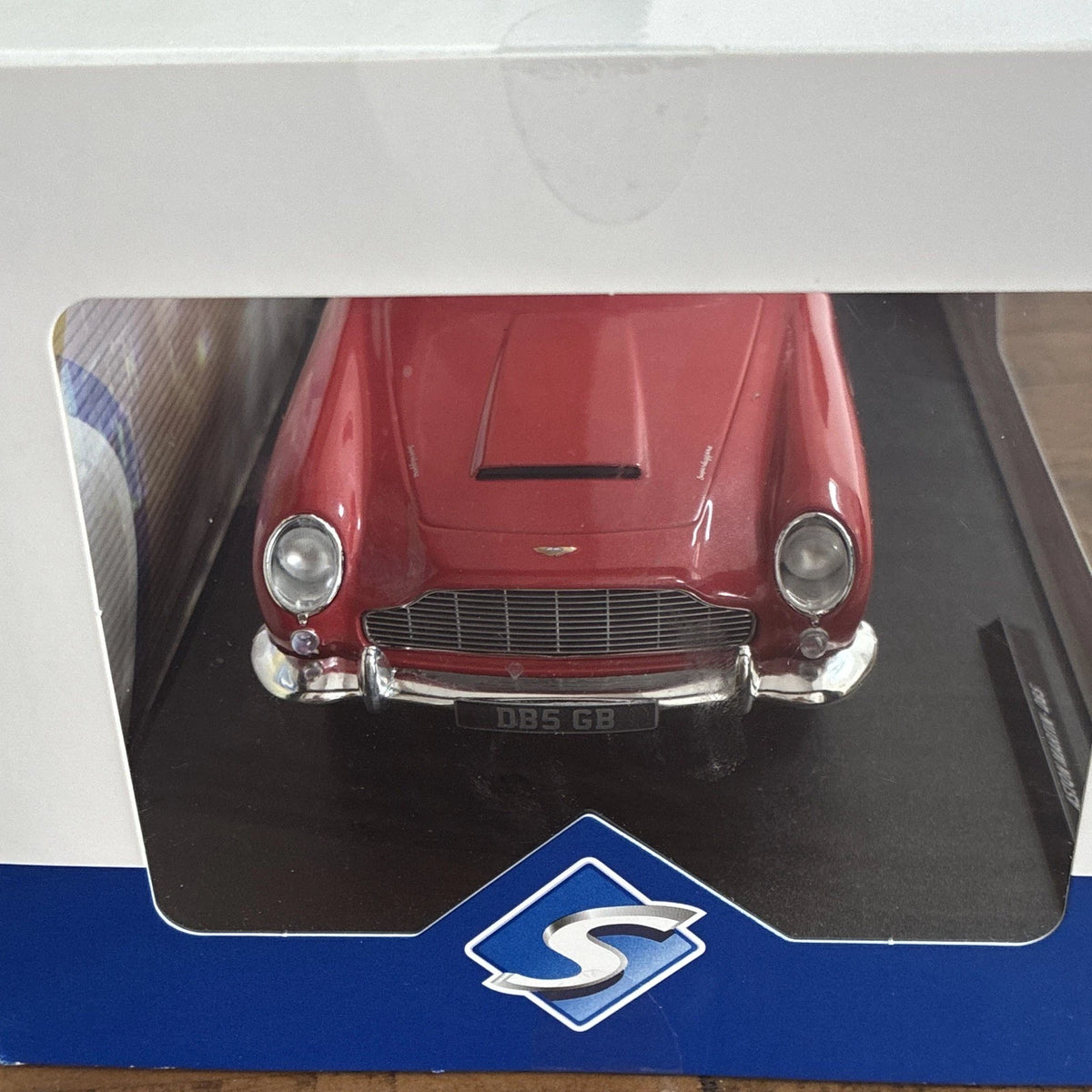 Solido Aston Martin DB5 1964 1:18 Red Diecast Model Car Boxed S1801507 BRAND NEW