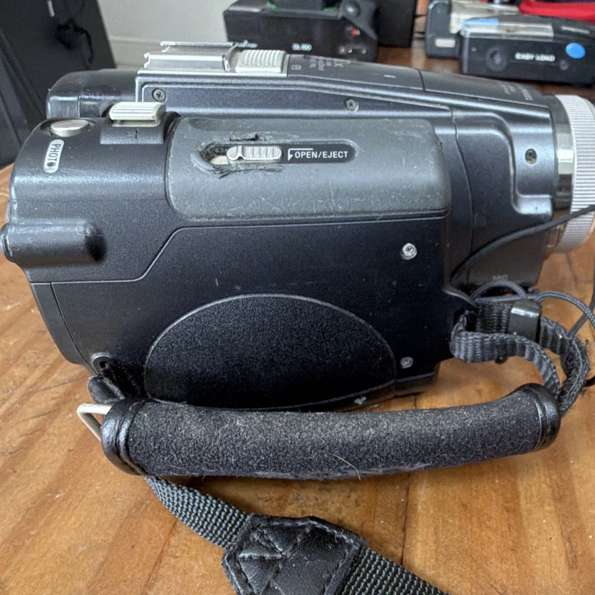 Sony Handycam DCR-TRV19E MiniDV Camcorder 3CCD Carl Zeiss 12x/48x LCD UNTESTED