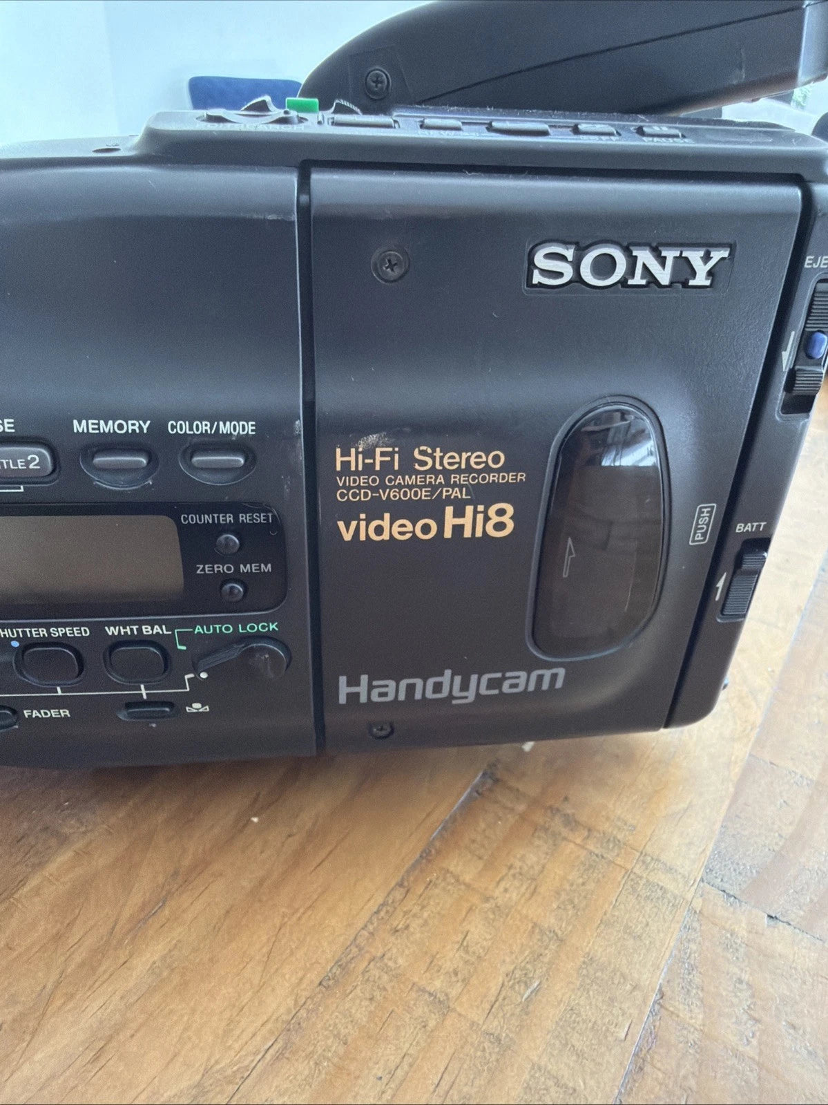 Sony Handycam CCD-v600e Video Hi8 No Battery Included Untested