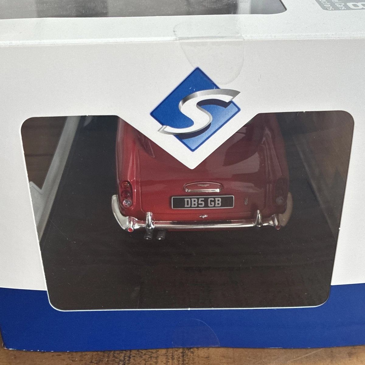 Solido Aston Martin DB5 1964 1:18 Red Diecast Model Car Boxed S1801507 BRAND NEW