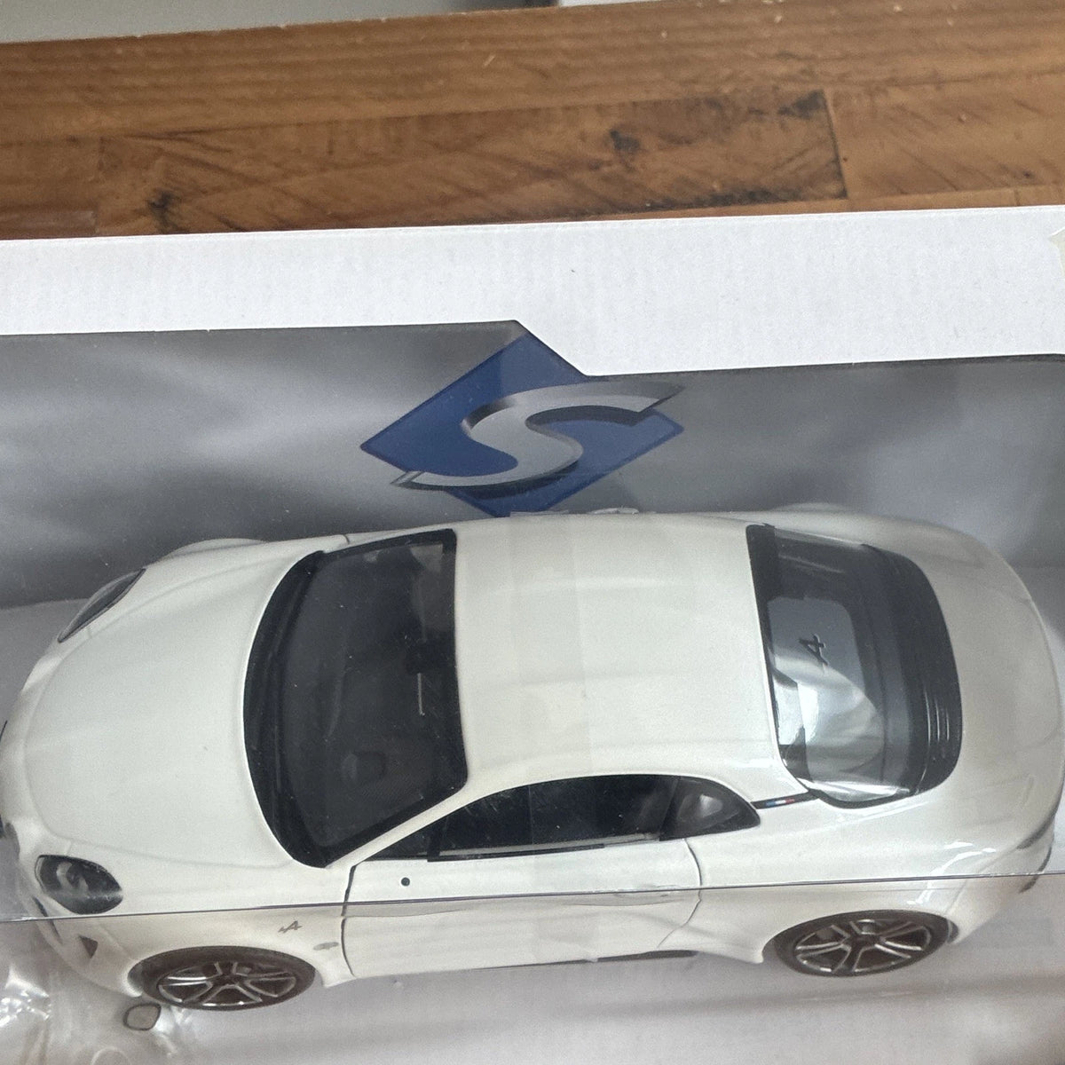 Solido Alpine A110 Premiere Edition 1:18 White Diecast Model Car Boxed S1801603