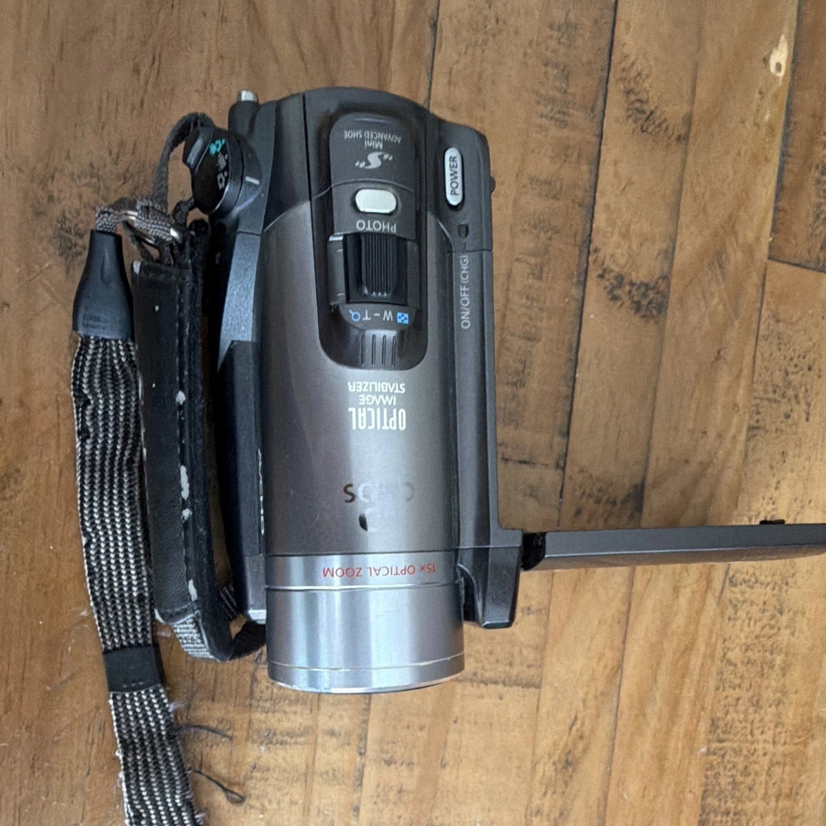 Canon VIXIA HF200 HD Handheld Camcorder 15x/300x 2.7in LCD SDHC HDMI UNTESTED