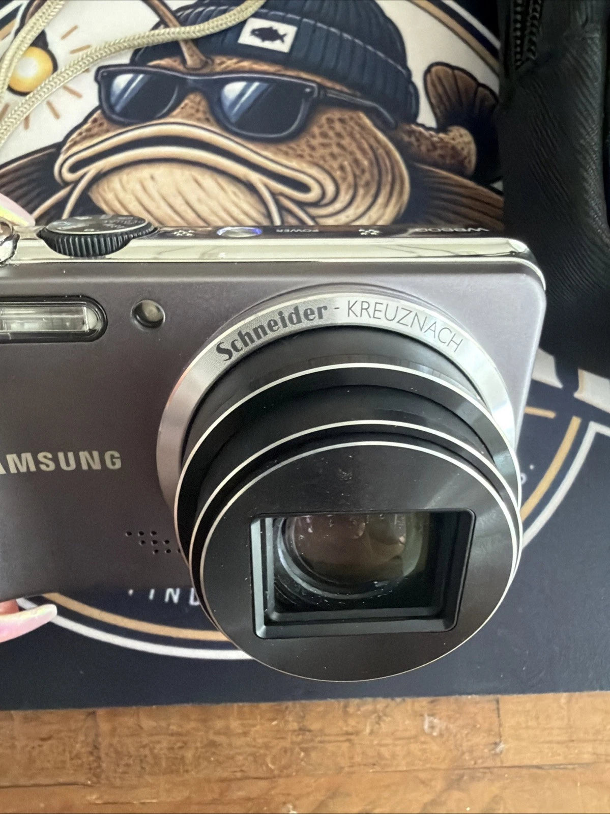 Samsung WB600 Compact Digital Camera with Charger and Carry Case
