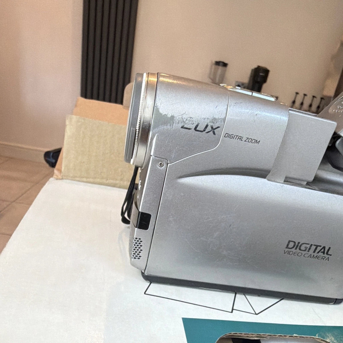 Panasonic NV-DS1EG MiniDV PAL Camcorder 20x Zoom 4.0in DV/FireWire Silver