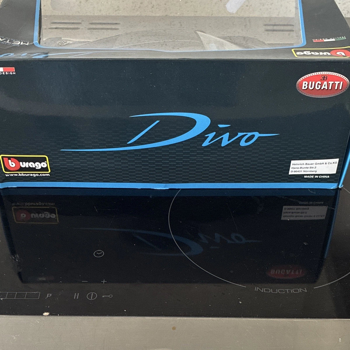Bburago Bugatti Divo 1:18 Black/Blue Diecast Metal Model Car BRAND NEW IN BOX