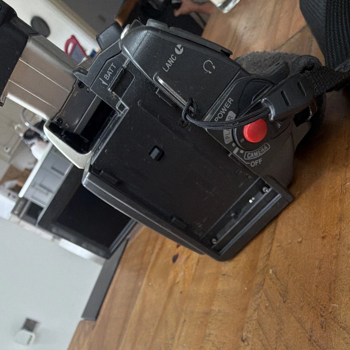 Sony Handycam Vision MiniDV Camcorder 20x/60x NightShot 5.5in LCD Silver Untested