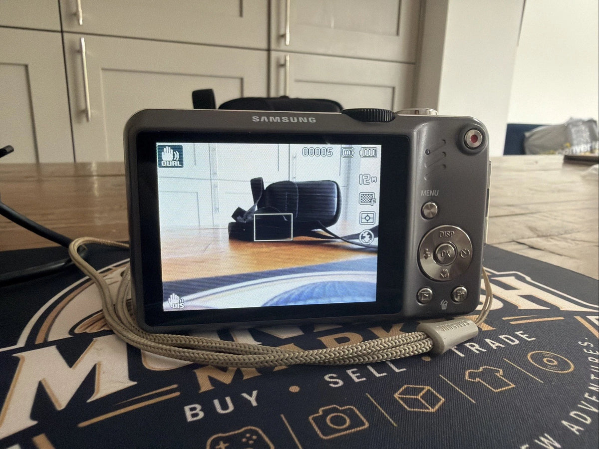 Samsung WB600 Compact Digital Camera with Charger and Carry Case