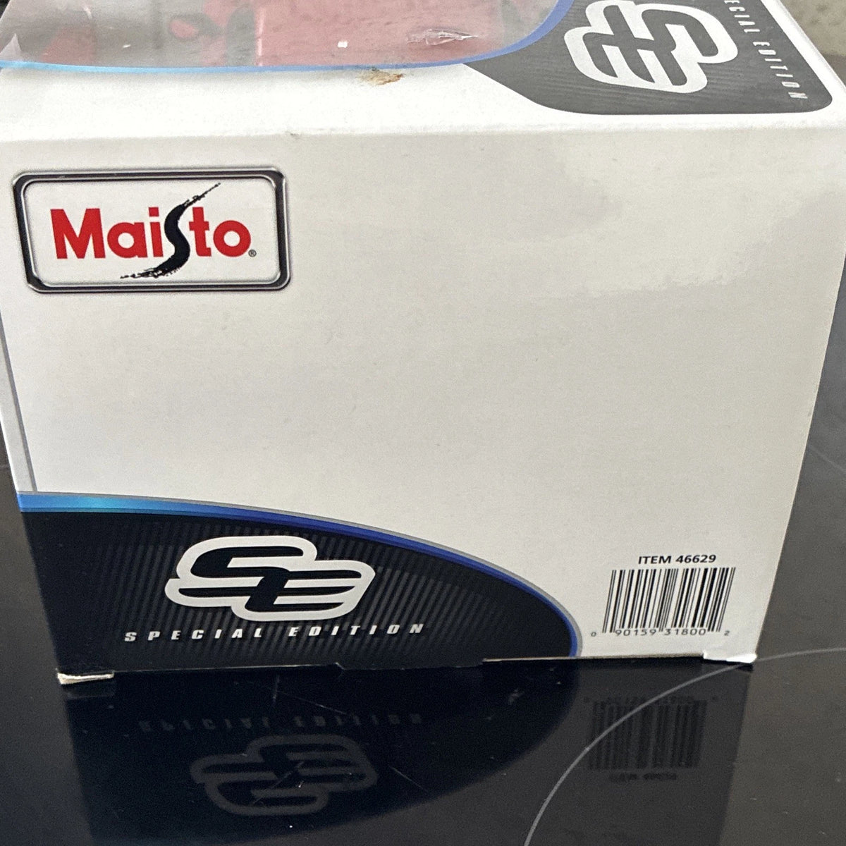 Maisto Special Edition Chevrolet 1:18 Red Diecast Car Opening Doors 46629 BRAND NEW