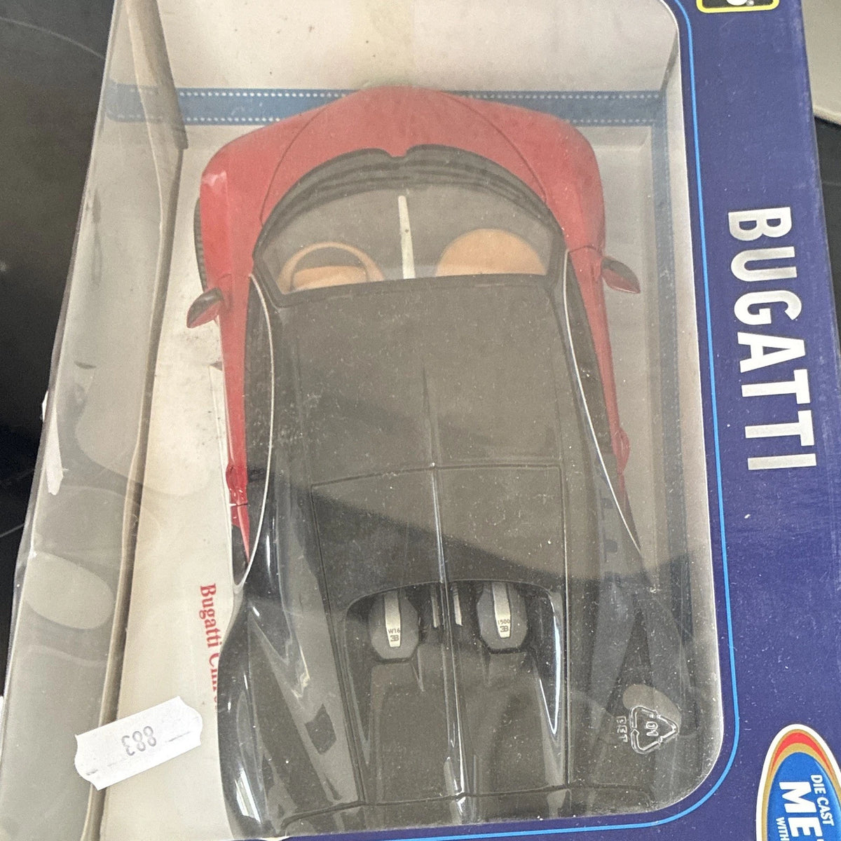 Bburago Bugatti Chiron 1:18 Red/Black Diecast Metal Model Car BRAND NEW