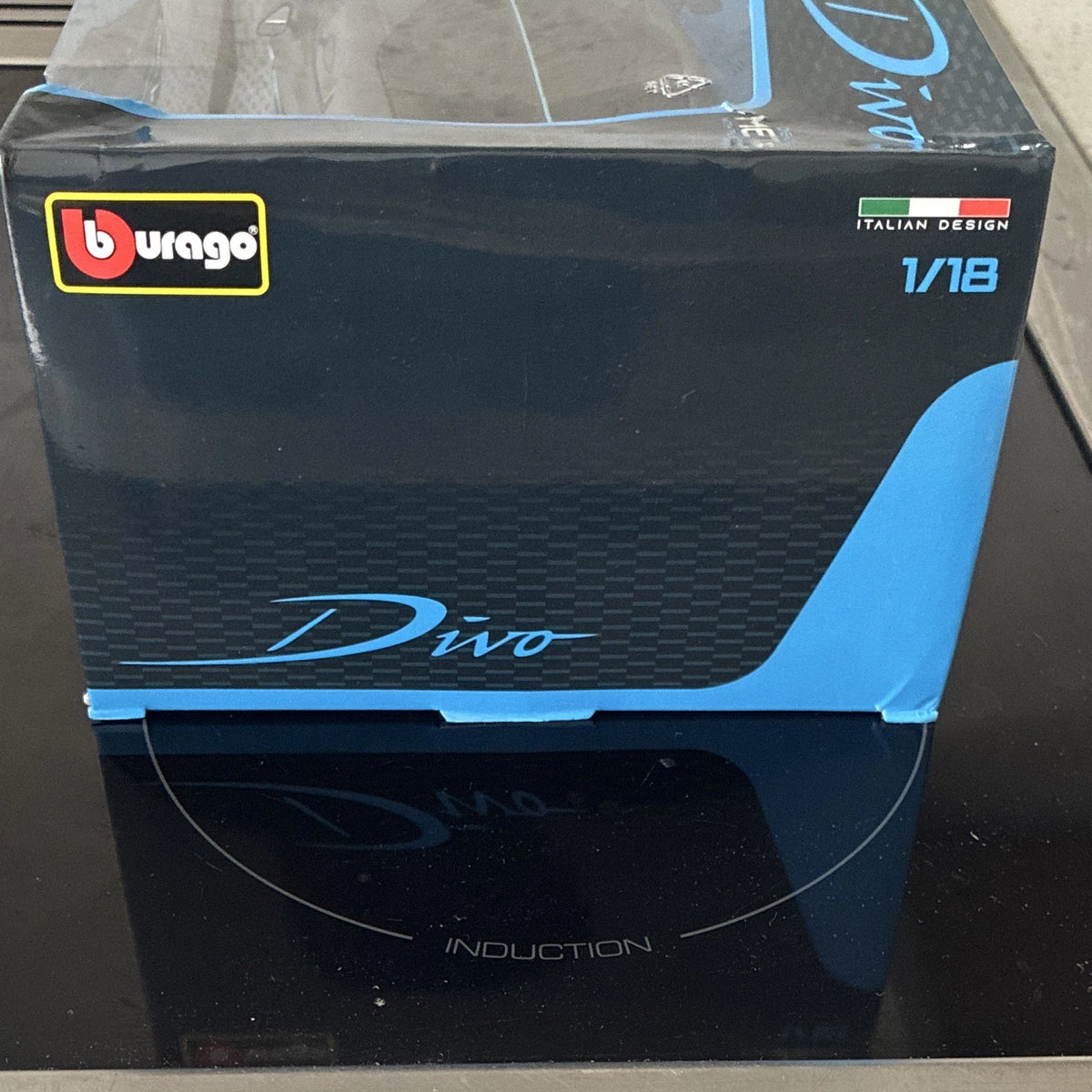 Bburago Bugatti Divo 1:18 Black/Blue Diecast Metal Model Car BRAND NEW IN BOX