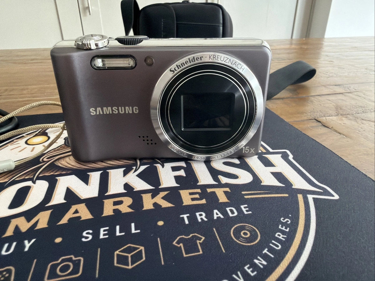 Samsung WB600 Compact Digital Camera with Charger and Carry Case